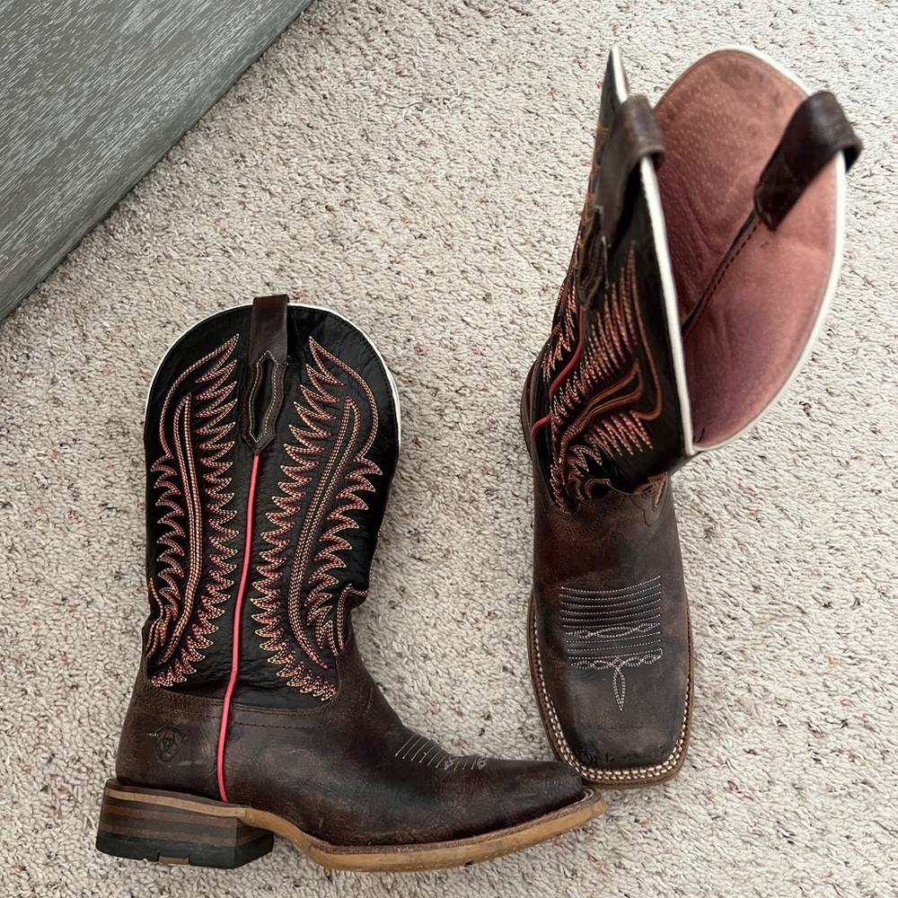 ariat women’s cowgirl boots